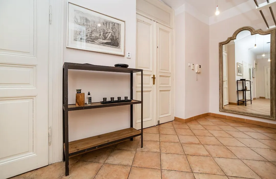 Large And Modern Apartment In The Heart Of Prague-1