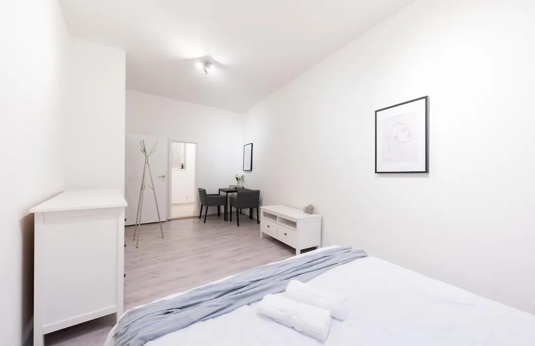Timeless Charming Studio Near Old Town-1