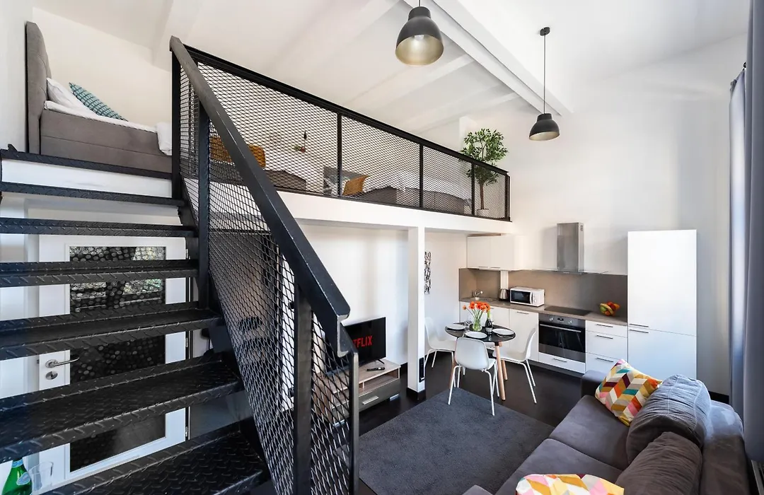 2-Room Loft-Apartments I 6 Guests I Metro I Karlin-1