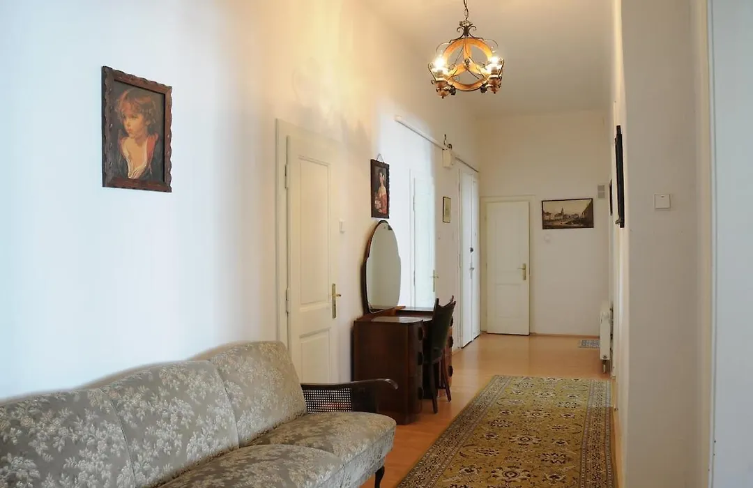 Large Apartment Sleeps Up To 10 M4A-1