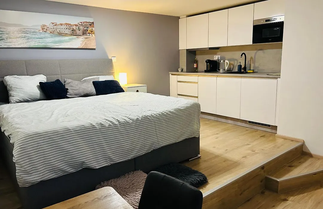 Romantic Apartment By The City Center-1