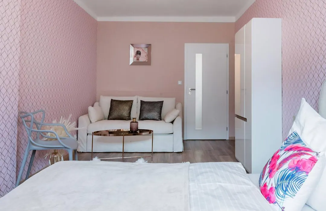 Pastel Art Deco 3BDR Ruterra Apt-1