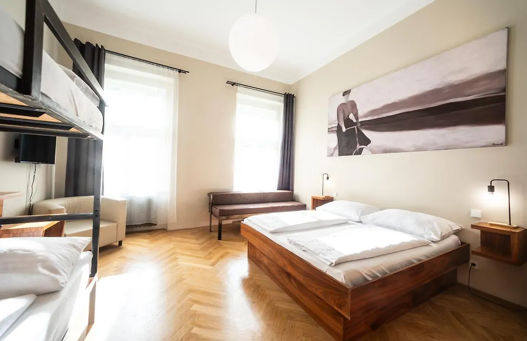 Sophie'S Hostel-1
