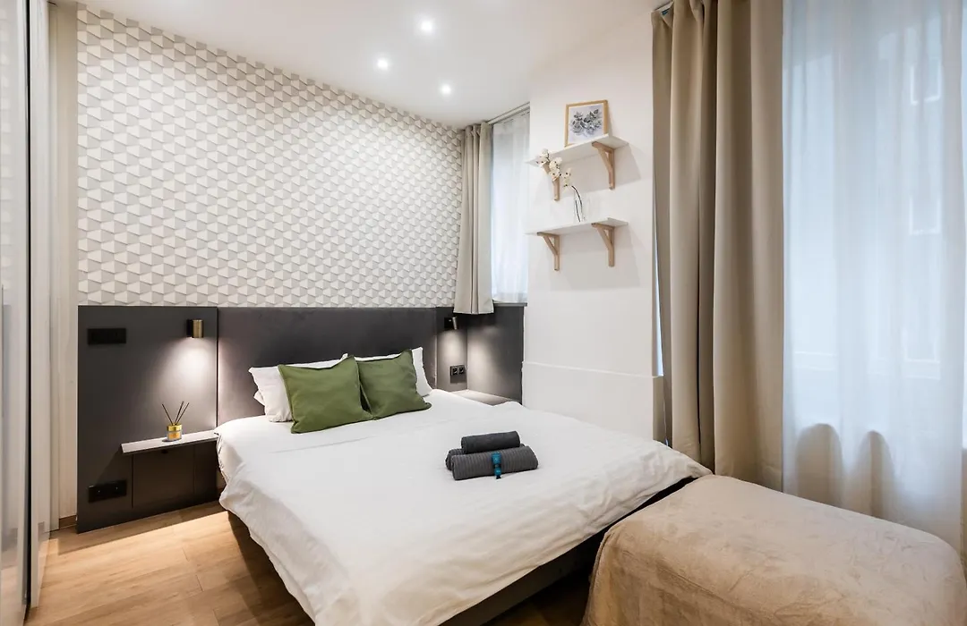 Old Town Lighthouse Apartment Near Dlouhá Street - Easy Self Check in-1