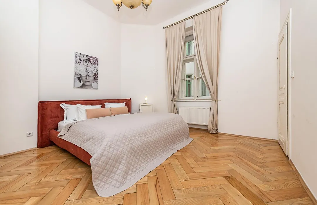 Quiet Apartment In The Old Town-1