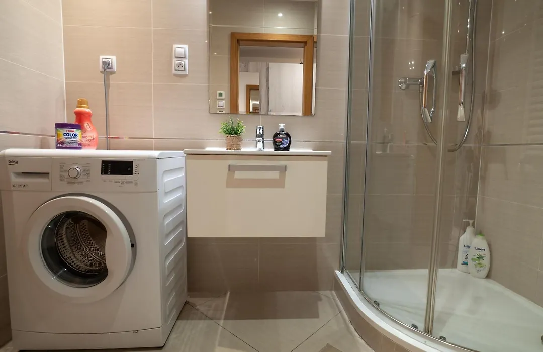 The Centrum Park Apartment With Free Parking-1