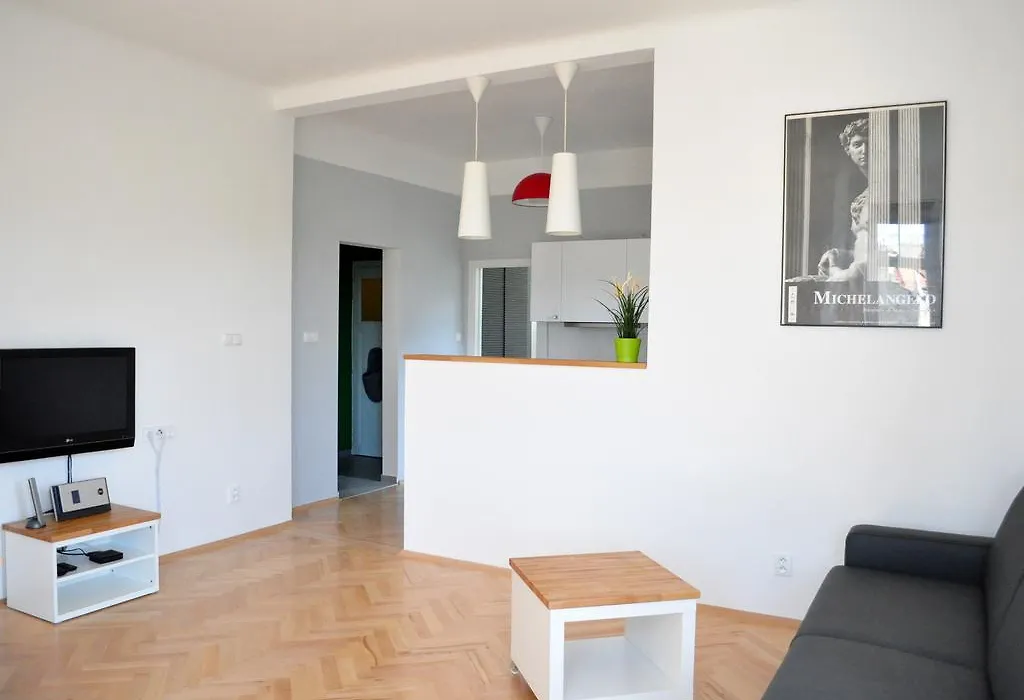 Central-Modern-Apartment-1