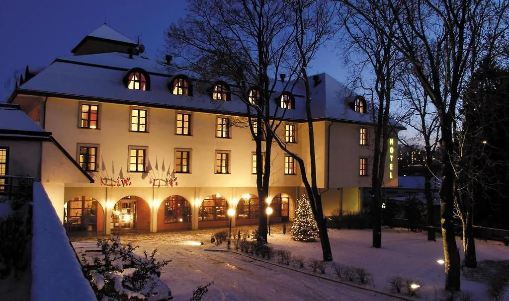 Hotel Na Zamecku-1