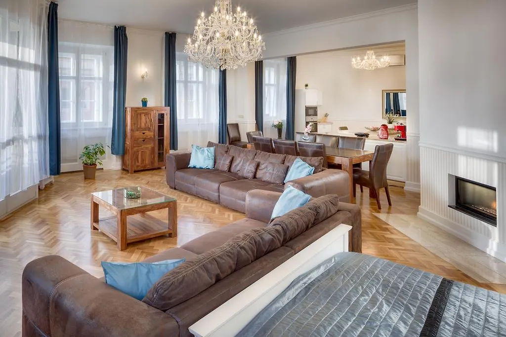 Smetanovo Nabrezi - Riverview Old Town Apartment-1