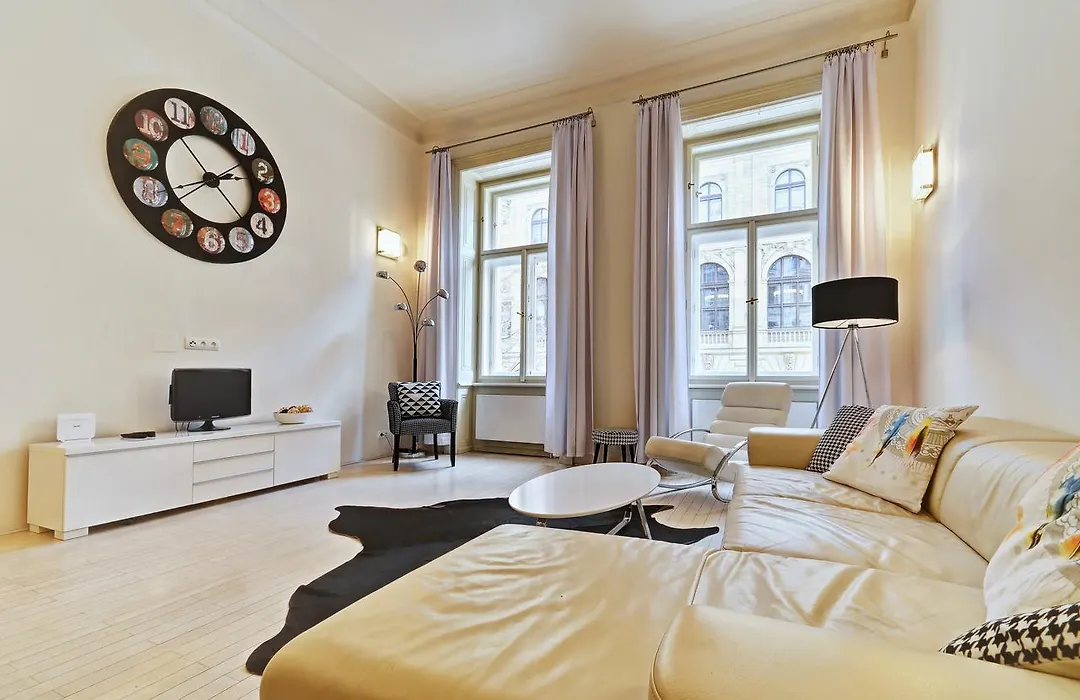 Historic Centre Apartments VI-1