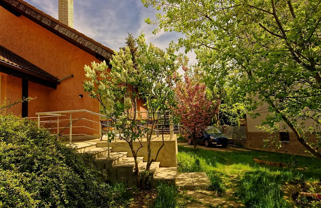 Cozy Gardens Apartments In Prague-1