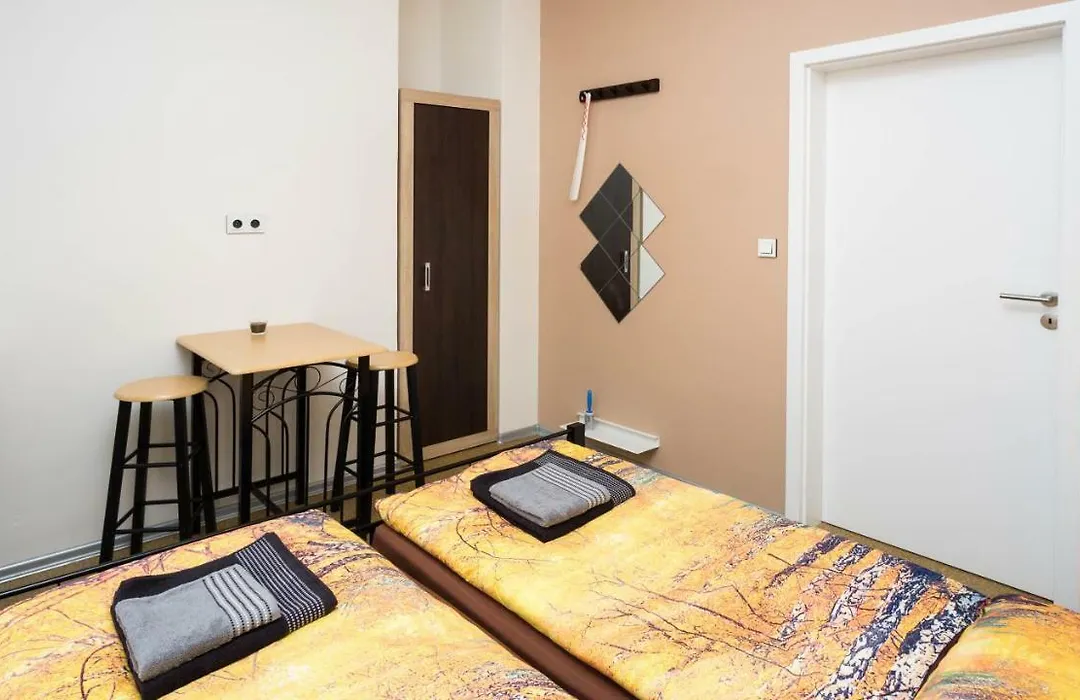 Apartment Four Year Seasons - Walkable To Centre, Metro And Riverside-1