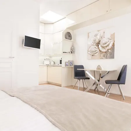 Cozy&Quiet Apartment With A/C In City Centre-3
