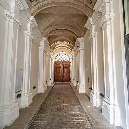 Main Train Station Apartment Close To The The Main Square!-2