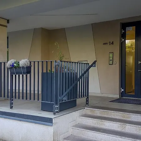 Onsite Free Garage Parking, 10Min Centre By Bus-2