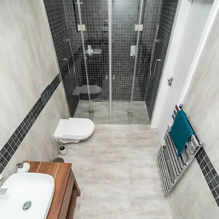 Old Town 1 Bedroom Oasis With Ac And Double Shower-3