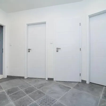 Old Town 1 Bedroom Oasis With Ac And Double Shower-3
