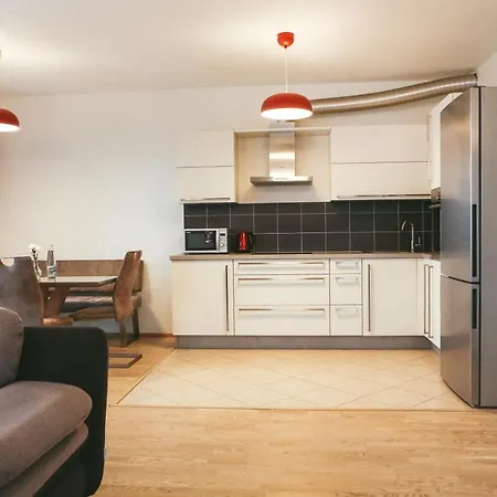 Sunny Apartment-2