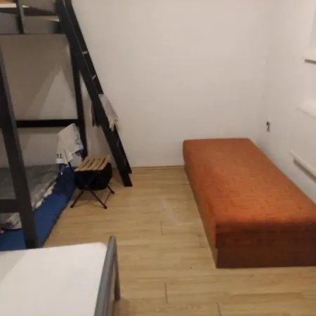 Economy Flat 18 Minutes From Vaclavske Namesti-2