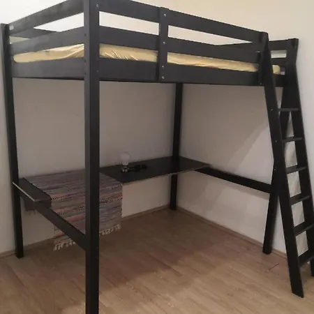 Economy Flat 18 Minutes From Vaclavske Namesti-2