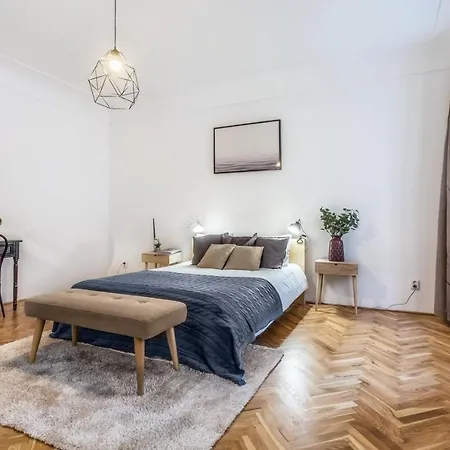 Old Town 2 Bdr Apartment, Free Coffee-2