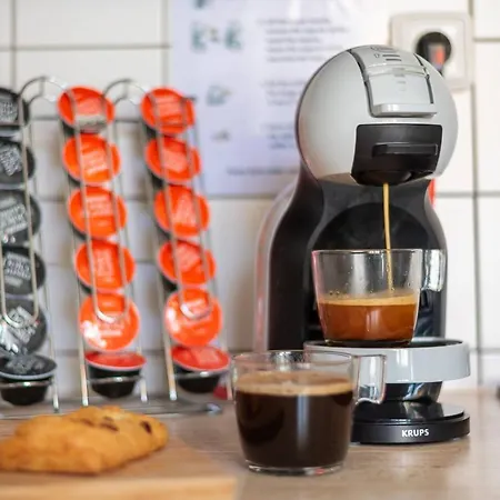 Old Town 2 Bdr Apartment, Free Coffee-3