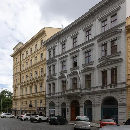 Golden Tree Loft In The Heart Of Prague-2