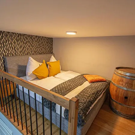 Main Train Station Apartment Close To The The Main Square!-3