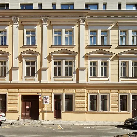 Prague Days - One-Bedroom Apartment With Workspace By Vltava River In Smichov-3