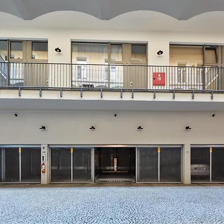 Prague Days - One-Bedroom Apartment With Workspace By Vltava River In Smichov-2