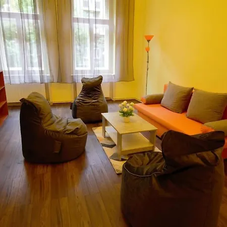 Comfort 2Bedrooms Quite Place!-Vinohrady-2