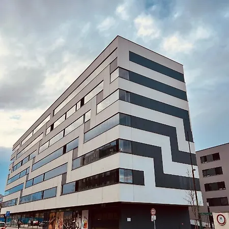 White Pearl Studio With Parking In Holesovice-2