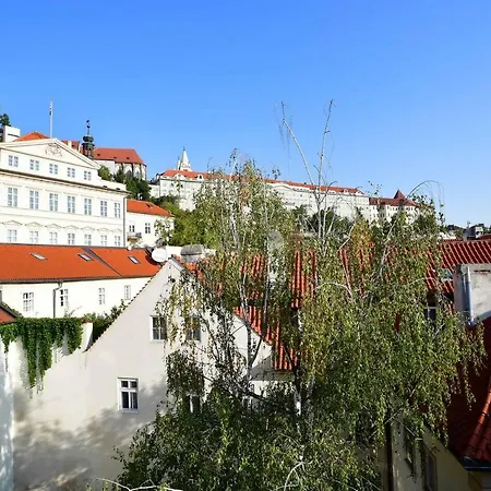 Lovely Little Cosy Apt In Prague-3