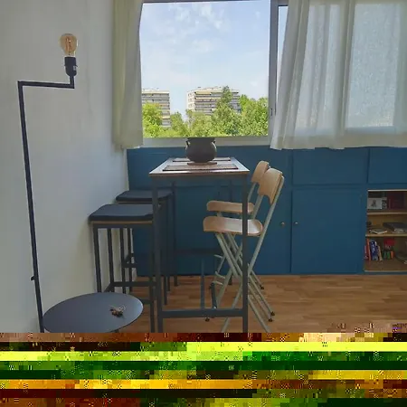 School Apartment - Your Unique Place In Prague By Metro Vysehrad-3