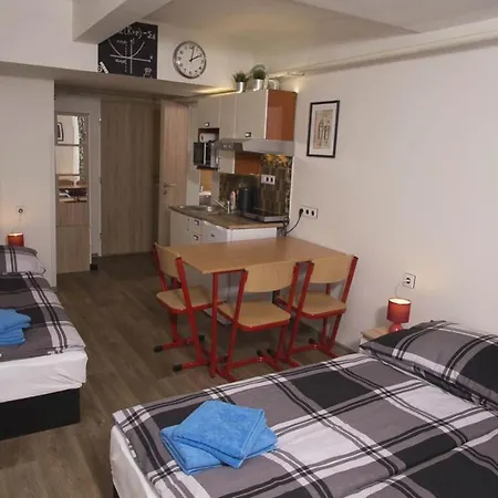 School Apartment - Your Unique Place In Prague By Metro Vysehrad-3