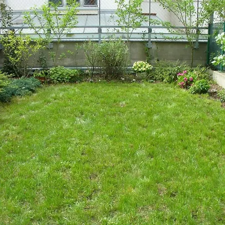 Garden Apartment With Garage In Central Prague-3