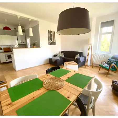Central-Modern-Apartment-3