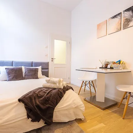 Cozy Apartment In City Center-3