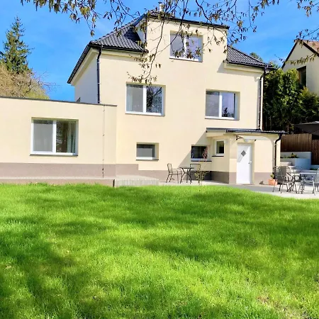 Apartmanovy Dum Se Zahradou V Klidne Casti Prahy-3