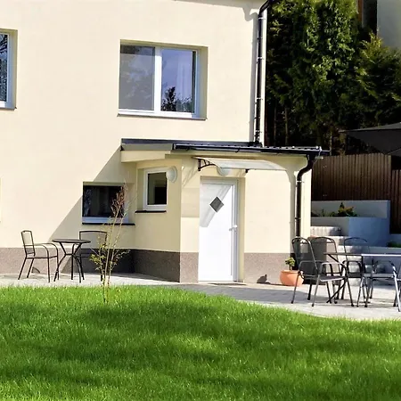 Apartmanovy Dum Se Zahradou V Klidne Casti Prahy-2