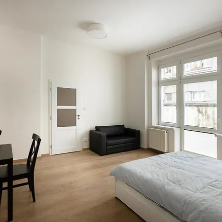 Cozy Studio In Quiet Courtyard Near Charles Bridge-3