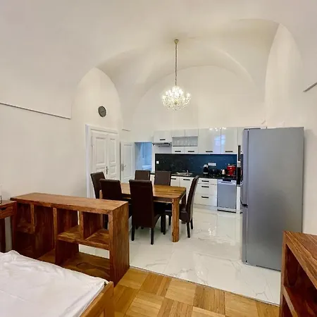 Masna 20C- Old Town Residence-3
