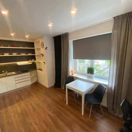 Apartmán 2+kk, 50 m2 v klidné lokalitě. 10 min od centra Prahy.-2