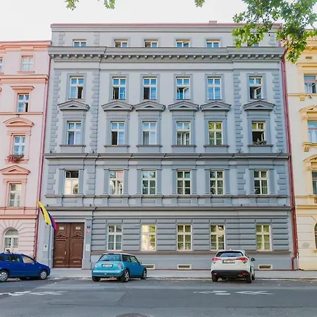 Cozy Quiet New Apartment In Karlin Square-2