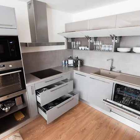 Luxury & Air-Conditioned Osko Apartment Near The City Center-2