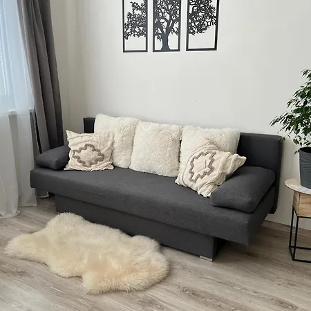 Sunny Minimalistic Flat Near Metro Opatov-2