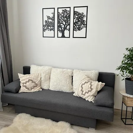 Sunny Minimalistic Flat Near Metro Opatov-3