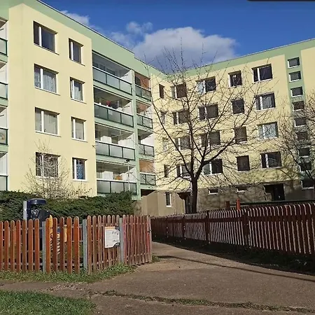 Family Apt For 6, 10Mins To Centre, Free Parking, Quiet Location, New Furniture, Balcony-2