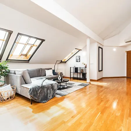 Lavish And Chic Duplex Apartment-2
