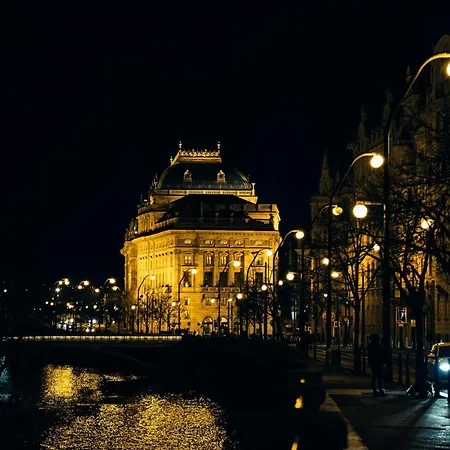 Cozy Homestay At Prague Main Station-3